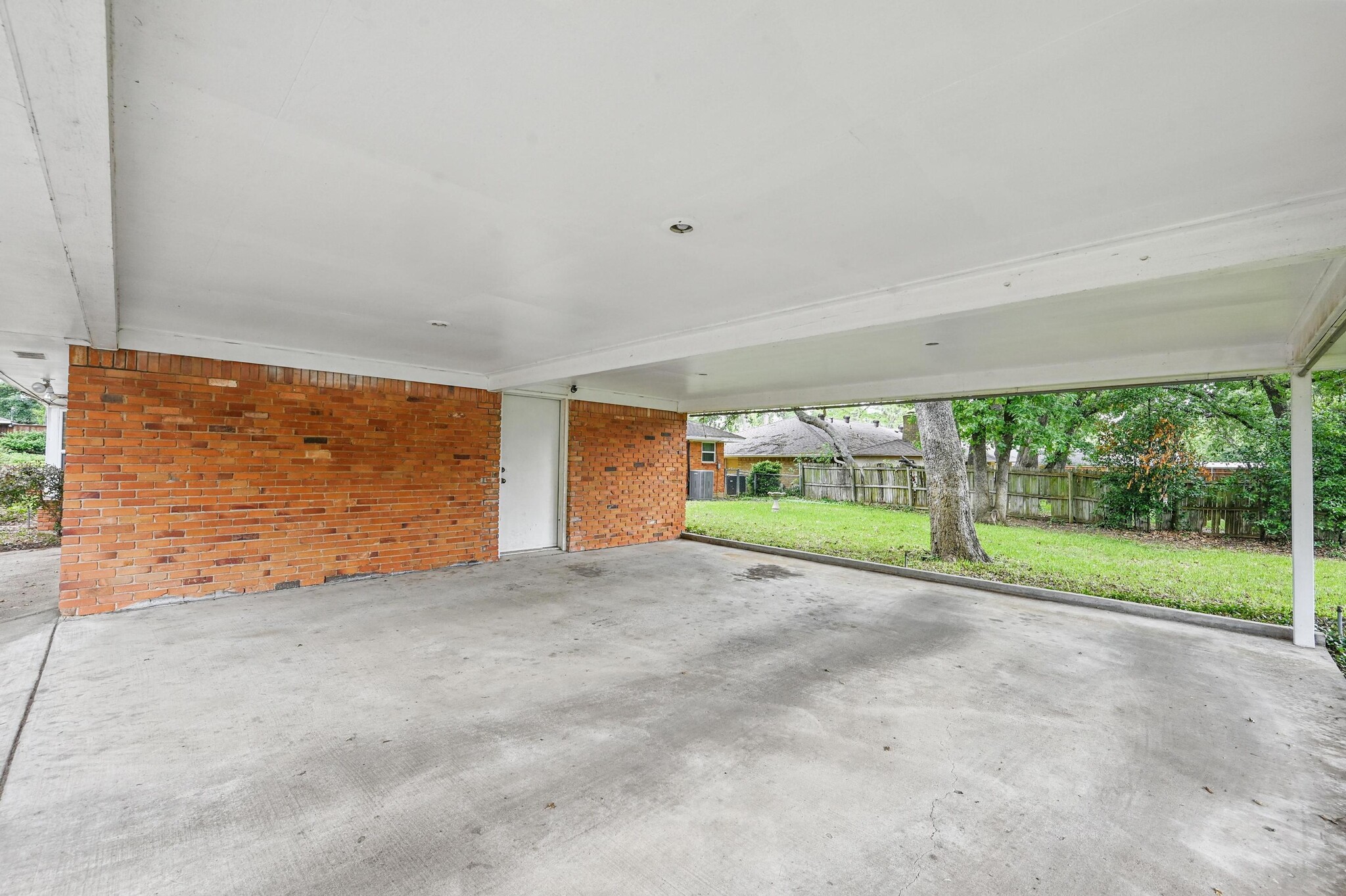 Building Photo - 2221 Prince John Dr
