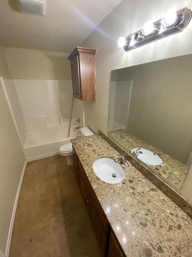 Building Photo - 2428 Ellis Dr