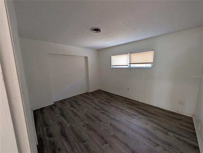 Building Photo - 27284 Sunnybrook Rd