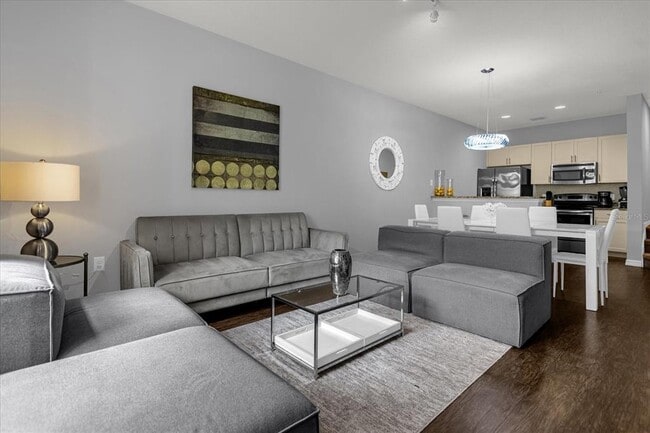 Building Photo - 5350 Diplomat Ct