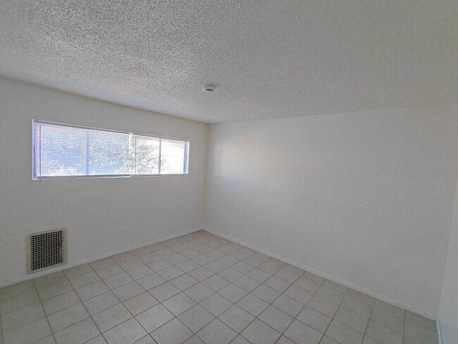 Building Photo - Spacious 3-Bedroom Home