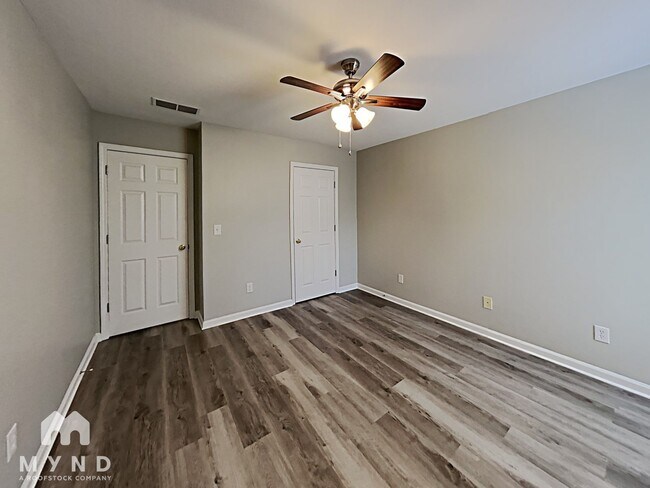 Building Photo - 1557 Silver Ridge Dr SW