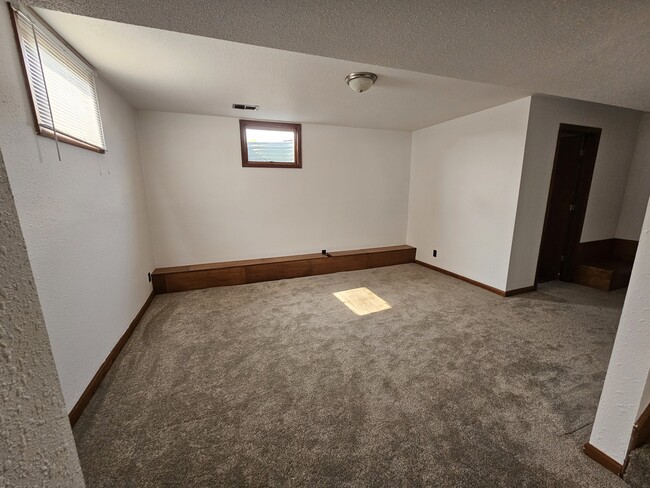 Building Photo - 2123 Catherine Dr