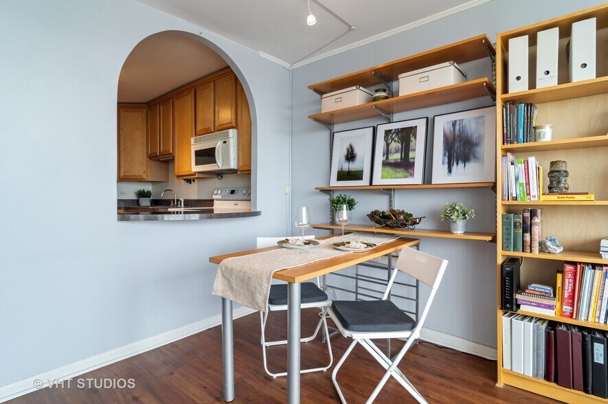 Unit is not furnished. - 5445 N Sheridan Rd
