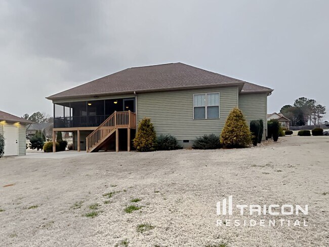 Building Photo - 702 Barkley Ave