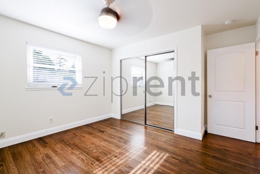 Building Photo - Unit 1
