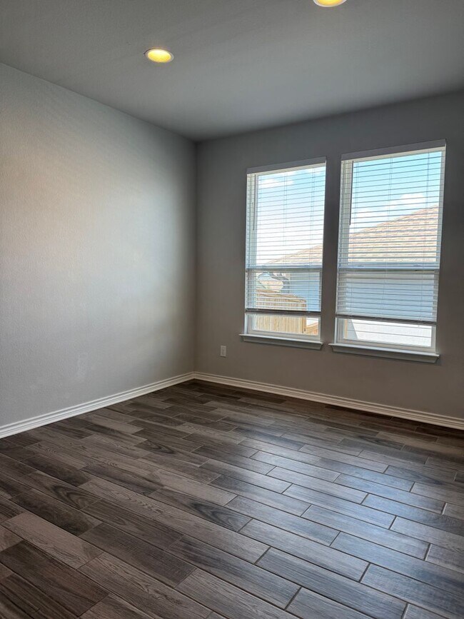 Building Photo - 332 McLintock Rd