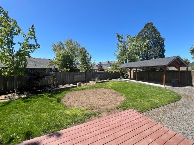 Building Photo - 3 Bedroom / 2.5 Bath Home located in Sprin...