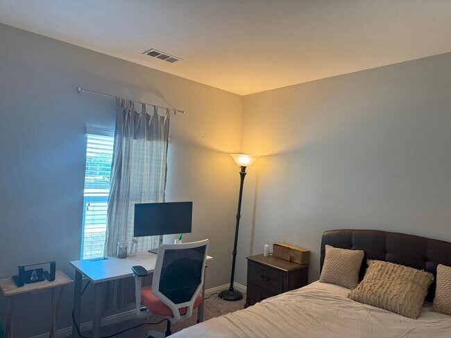 Building Photo - Beautiful Single Story House in New commun...