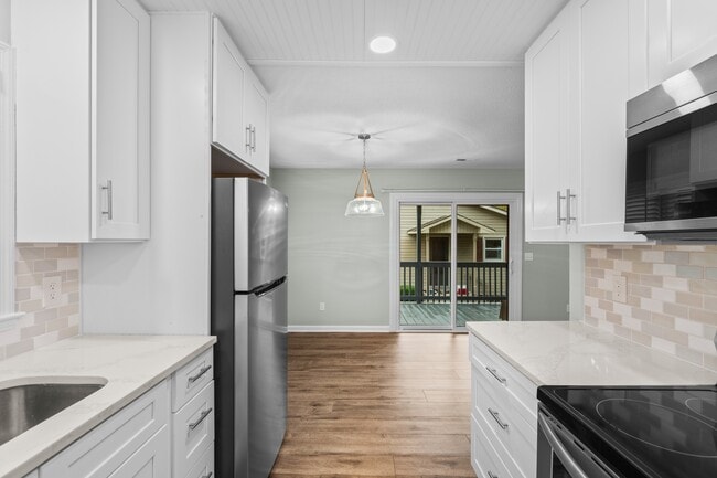 Building Photo - 311 S Willow Dr