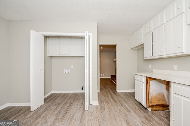 Building Photo - 188 Bridgewood Dr SE