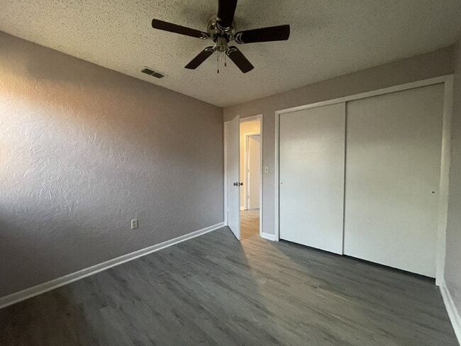 Building Photo - 2-Bedroom and 1-Bathroom Condo