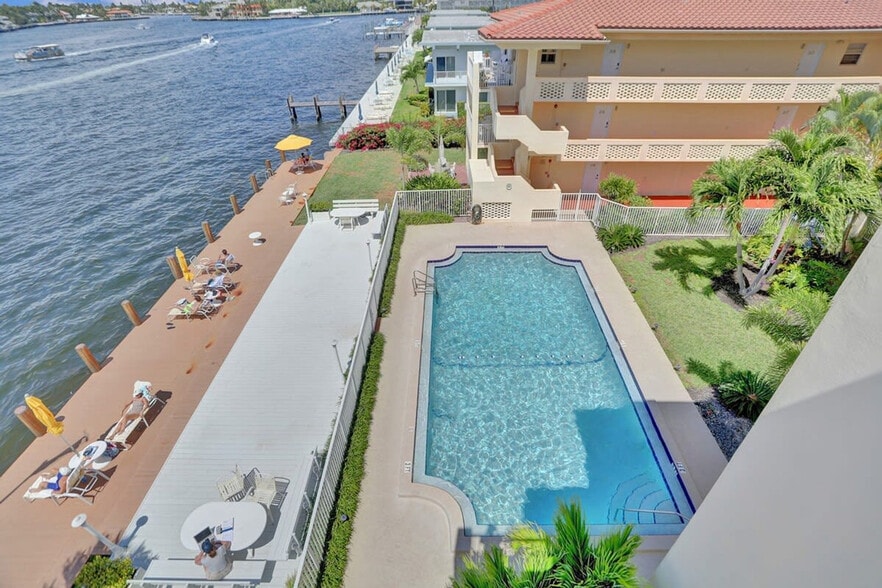 Building Photo - 2908 Bayshore Dr