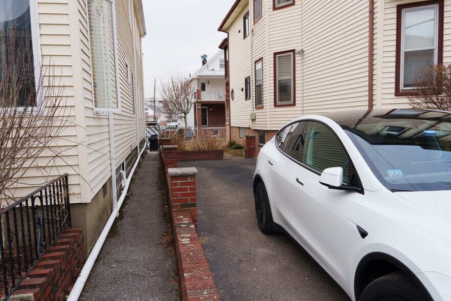 Building Photo - 11 Bowdoin St