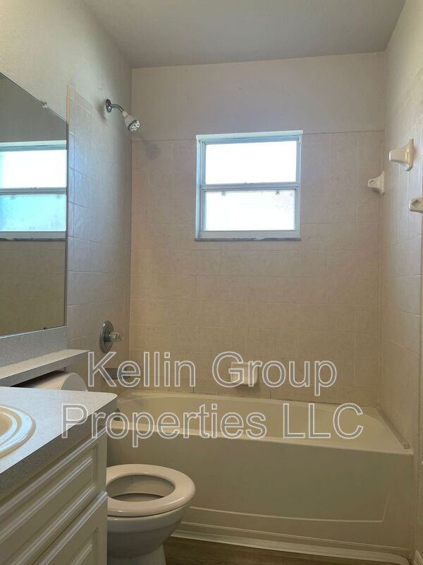 Building Photo - 1145 View Pointe Cir