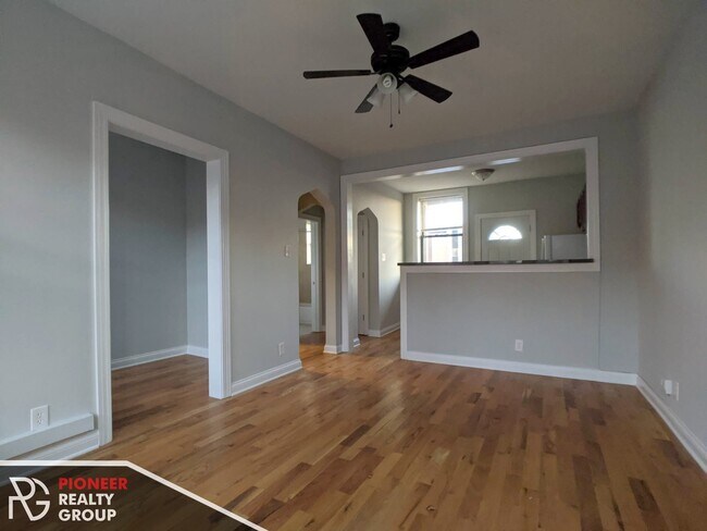 Building Photo - 4407 N Wolcott Ave