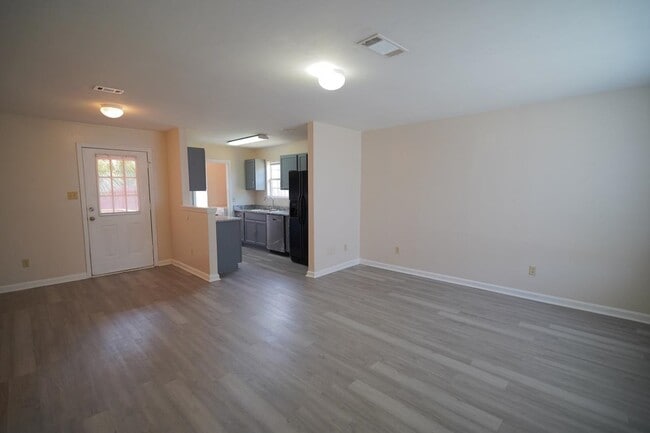 Building Photo - 3178 N Ridge Rd