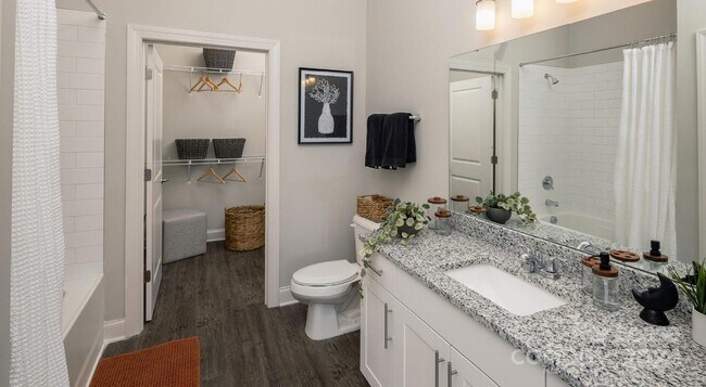 Building Photo - 8424 N Tryon St