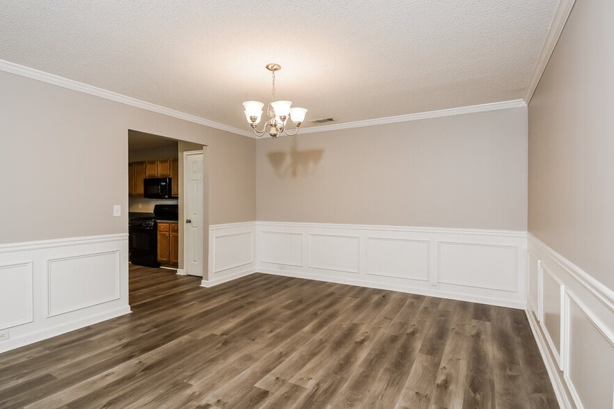 Building Photo - 504 Baywood Way