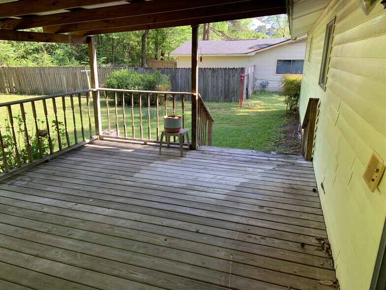 Building Photo - 56 Meadowlane Dr
