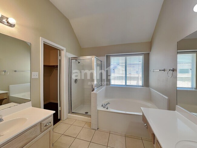 Building Photo - 403 Thunderbay Dr