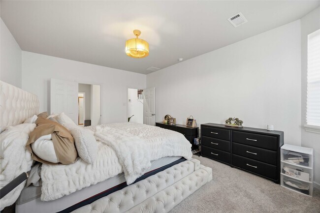 Building Photo - 2940 Golden Dust Dr