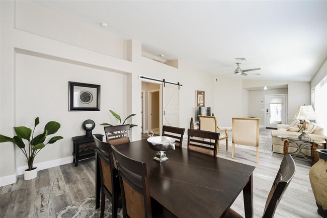 Building Photo - Fully Furnished - Turn Key - Short Term 31days+ - Sleeps up to 7