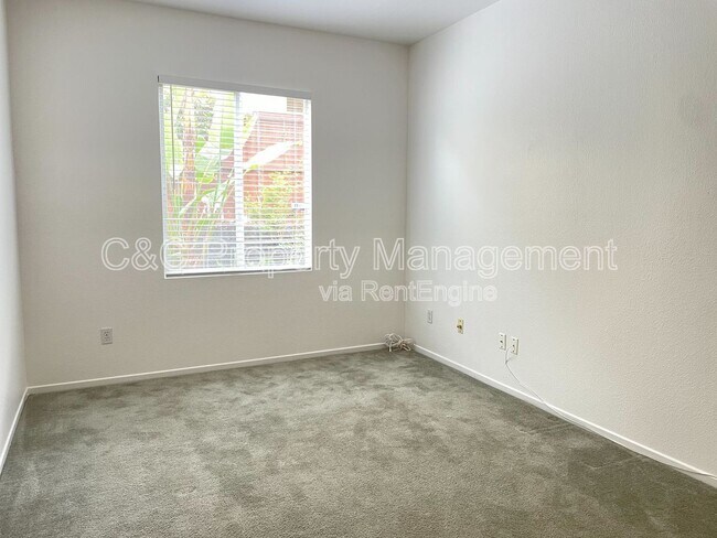 Building Photo - 779 El Caballo Dr