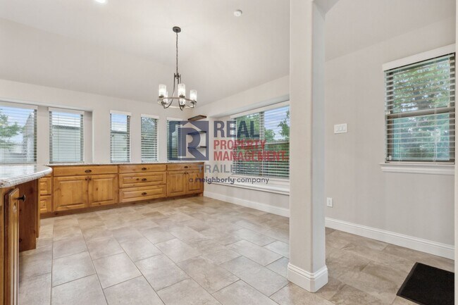 Building Photo - 113 Maral Ln