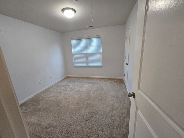 Building Photo - 6522 Ashebrooke Dr