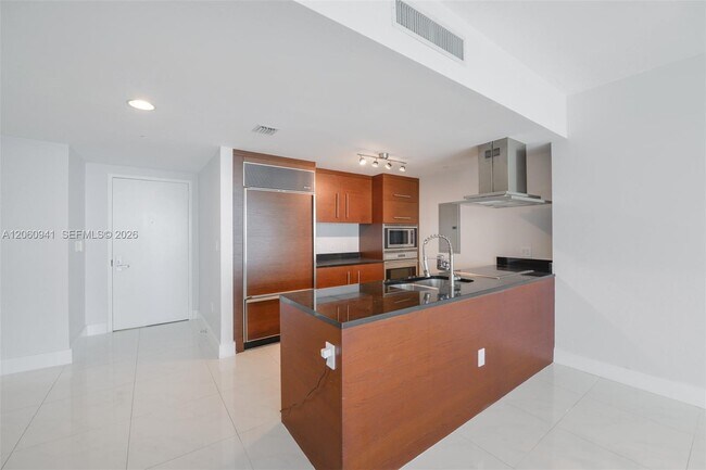 Building Photo - 495 Brickell Ave