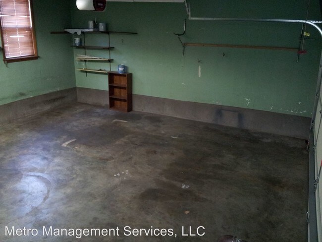 Building Photo - 4 br, 3 bath House - 3345 Newburg Road
