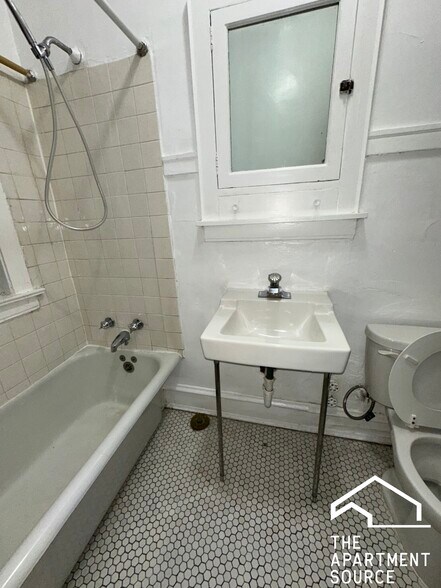 Building Photo - 1033 Dempster St