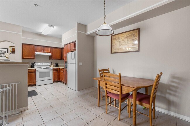 Building Photo - 2801 Chancellorsville Dr