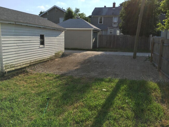 Building Photo - 253 Valley Ave SW