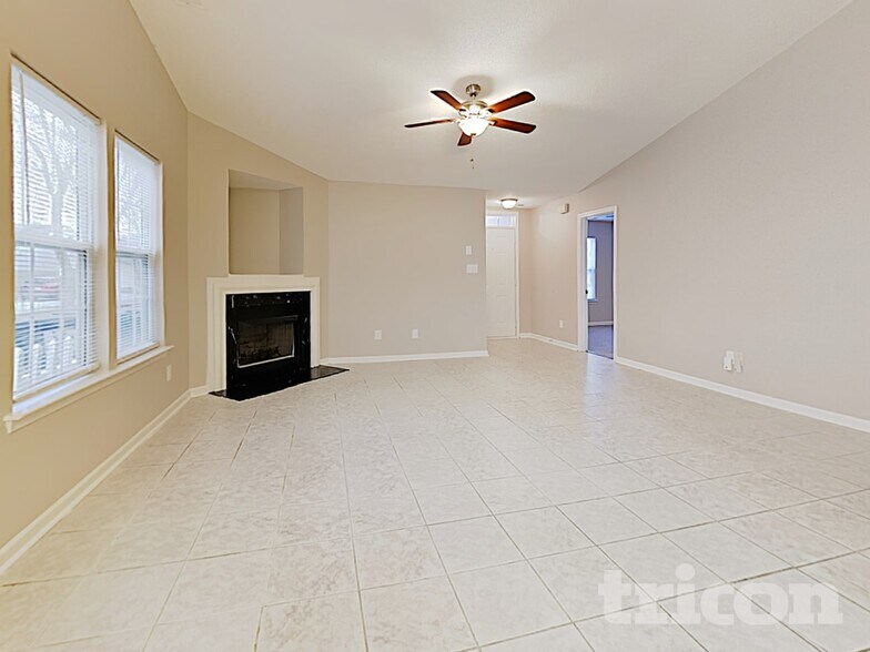 Building Photo - 3010 Great Falls Dr