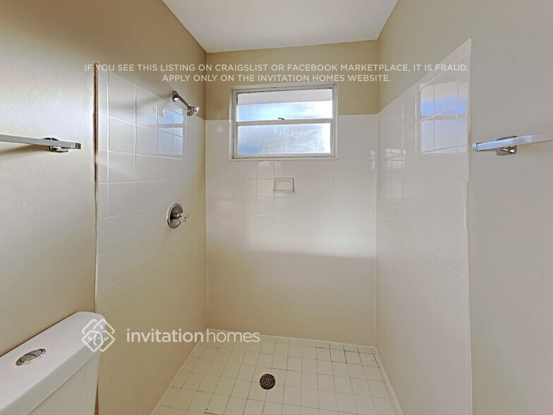 Building Photo - 1316 Wandering Oaks Dr