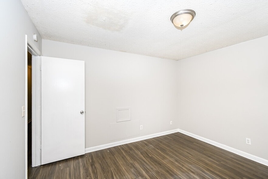 Building Photo - 5408 Glen Haven Dr
