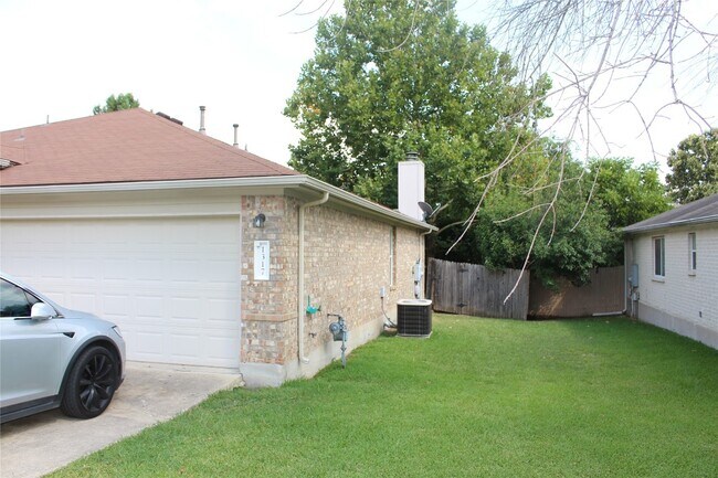Building Photo - 1317 Quicksilver St