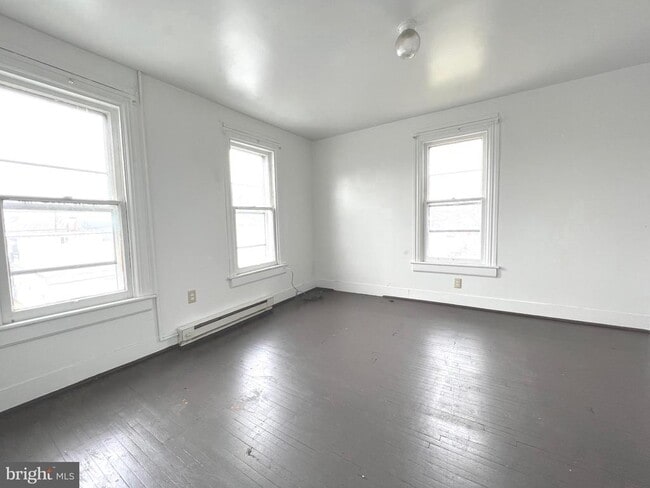Building Photo - 703 2nd St