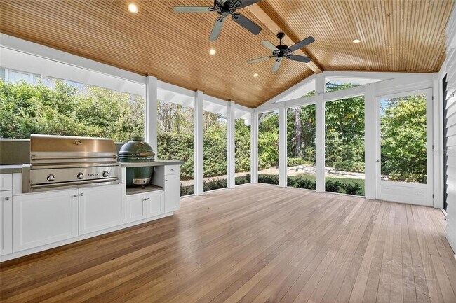 Building Photo - 3003 W Harbor View Ave