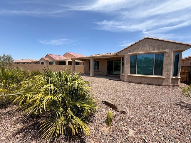 Building Photo - 4024 N Cottonwood Dr