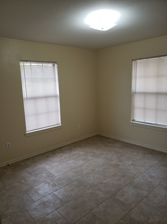 Building Photo - 1306 Adela Dr