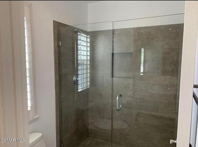 Building Photo - 924 Thistlegate Rd