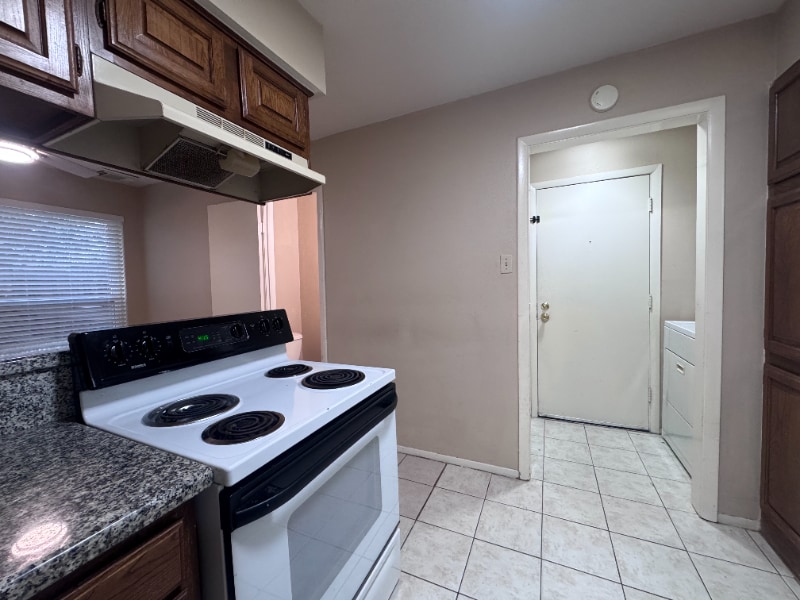 Building Photo - 10810 Sugar Hill Dr