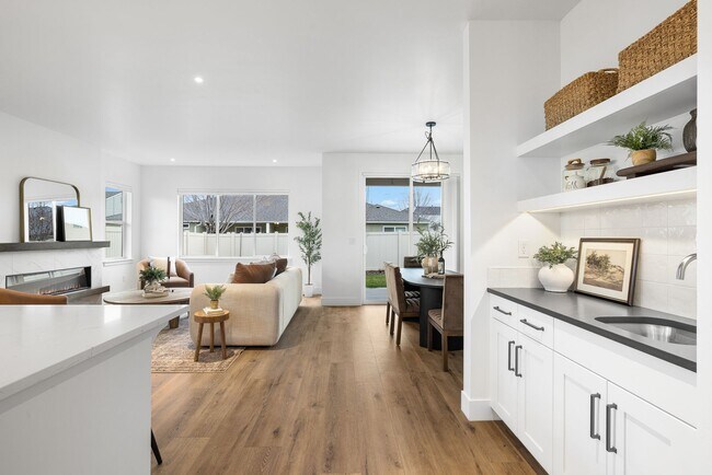 Building Photo - Brand New Luxury Duplex-Top of the line finishes & walking distance to The Village.