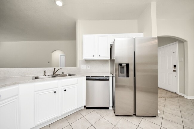 Building Photo - 5114 Santrey Dr