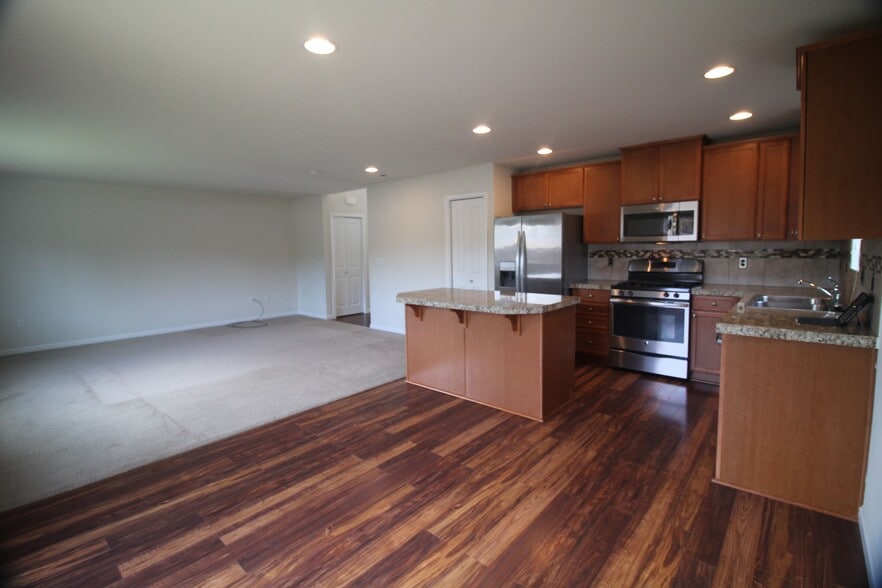 Building Photo - 3721 202nd Pl E