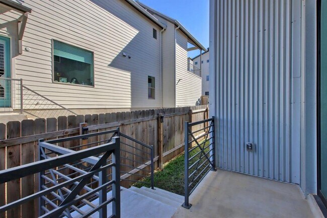 Building Photo - 6133 Seville Dr