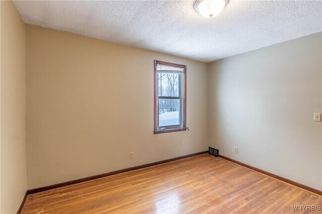 Building Photo - 194 Boncroft Dr